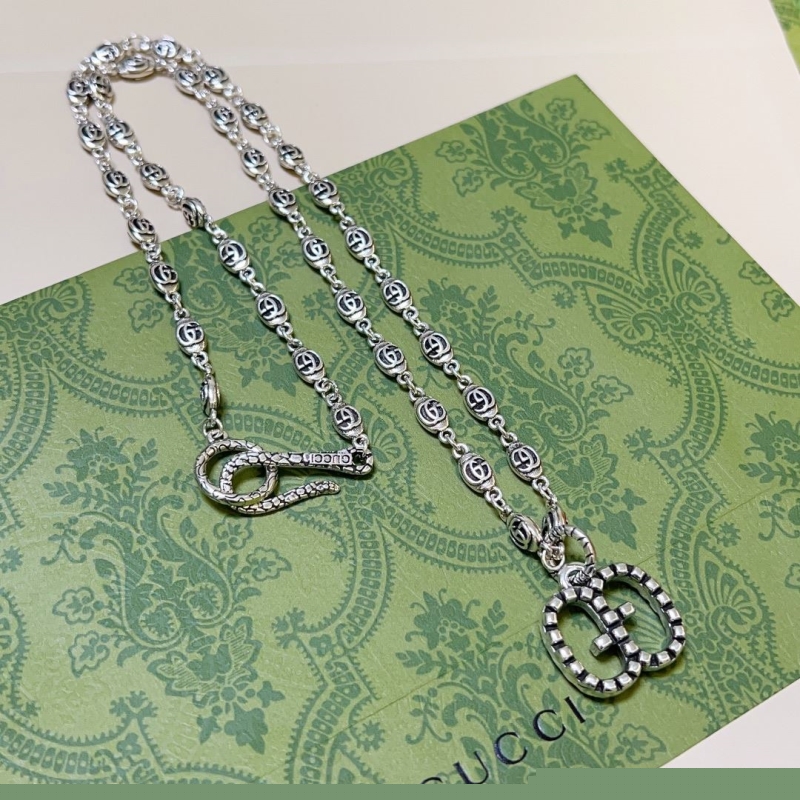 G*u*i necklaces